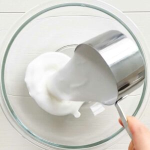 How to Make Vegan Vanilla Whipped Cream (Dairy-Free Chantilly Cream) - Vegan Vanilla Whipped Cream