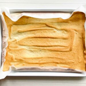 Flourless Strawberry Japanese Roll Cake Recipe Using Cornstarch - Sweet Potatoes in the Microwave